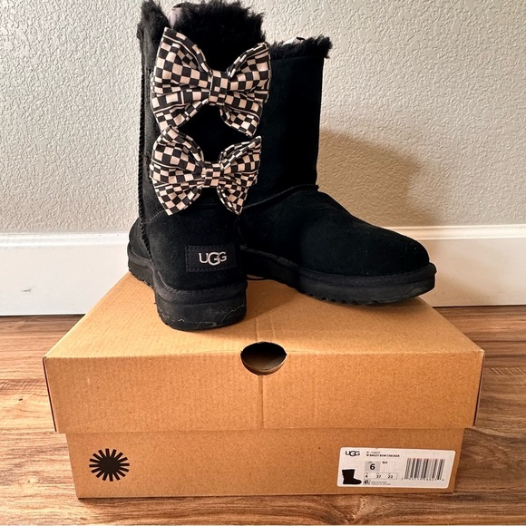 UGG Shoes - Ugg Black Bailey Bow Checker Uggplush Lining Winter Warm Slip-on Boot Size 6
